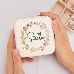 Customized Floral Wreath Jewelry Box – Custom Beige Travel Case with Zipper Closure & Fabric Lining, Perfect Bridesmaid Proposal Gift or Couple’s Keepsake, Elegant Design