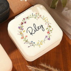 Customized Floral Wreath Jewelry Box – Custom Beige Travel Case with Zipper Closure & Fabric Lining, Perfect Bridesmaid Proposal Gift or Couple’s Keepsake, Elegant Design