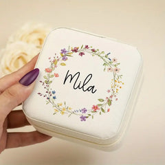 Customized Floral Wreath Jewelry Box – Custom Beige Travel Case with Zipper Closure & Fabric Lining, Perfect Bridesmaid Proposal Gift or Couple’s Keepsake, Elegant Design